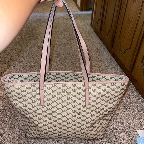 Michael Kors Purse - Picture 3 of 7